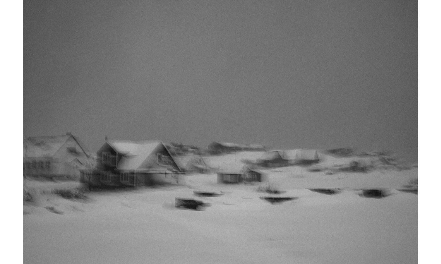 Le vieux port colonial de Nuuk (signifiant le cap en Kalaallisut), autrefois nommée Godthab en danois (‘bonne espérance’), conserve les traces des premières maisons coloniales. Symbole d’un passé douloureux pour les autochtones, il est aujourd’hui le lieu