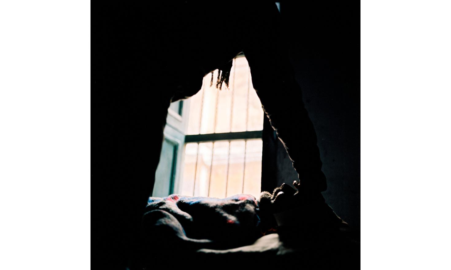 India / Life is a lure and death is truth Dying man in the Mukhti Bahwan pension. Here, families bring their dying relatives so that they can have the chance to die in the holy city / Mourant dans la pension Mukhti Bahwan. Ici les familles amènent des proches sur le point de mourir