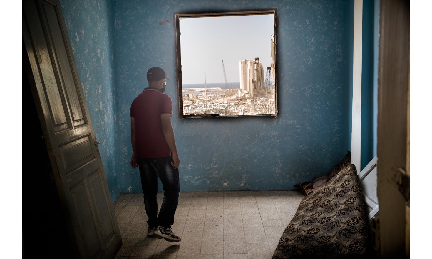 © Stéphane Lagoutte / MYOP Mar Mikhael district. Arriving from Raqua in 2014 Amel, his wife and their 4 children are living on the front line facing the port. Two of their children were still in hospital at the time of the shooting.