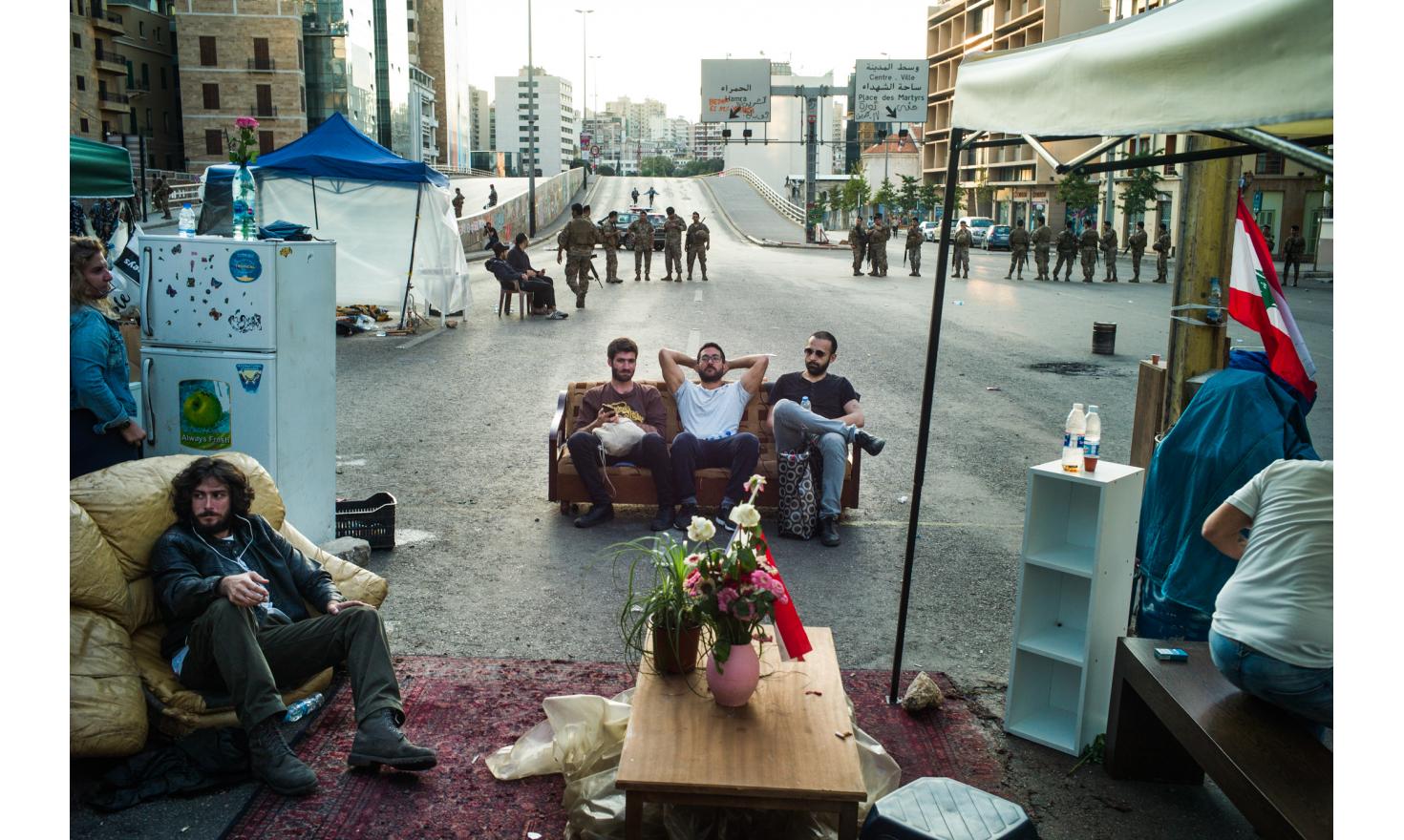 October 29. On the Ring (one of the main roads in the city), which has been blocked for several days and occupied since the previous evening. Just after Saad Hariri (Prime Minister) made his declaration of resignation from the government.